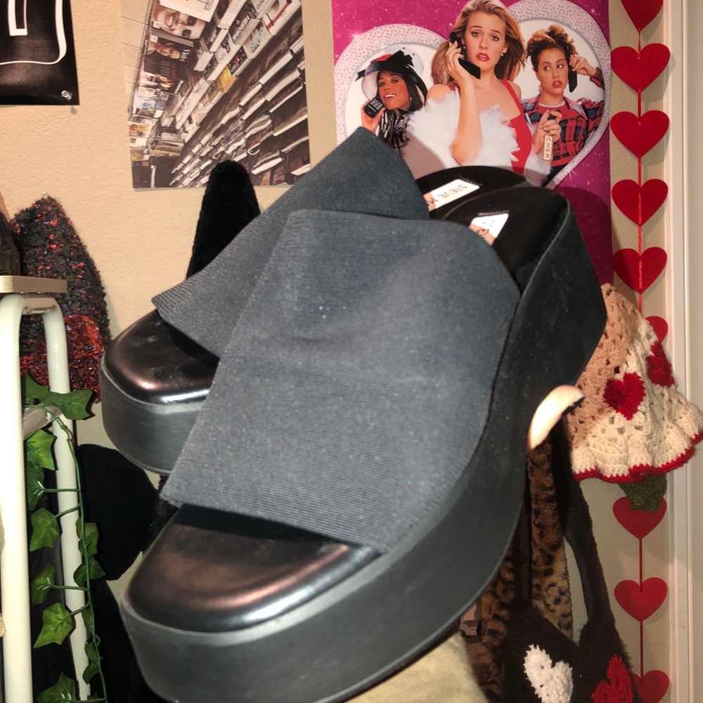 Steve Madden Black Platform Slide Sandals - Picture 5 of 8